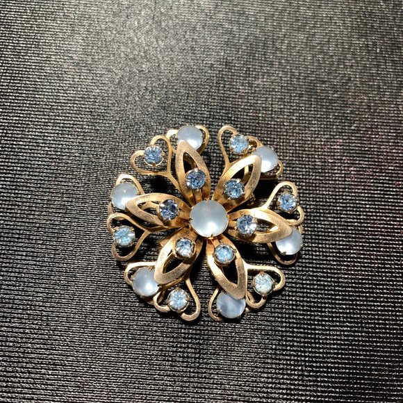 Vintage AUSTRIA Signed Prong Set Moonstone Flower Floral  Vintage Goldtone Brooch w/ Light Blue Moonstones